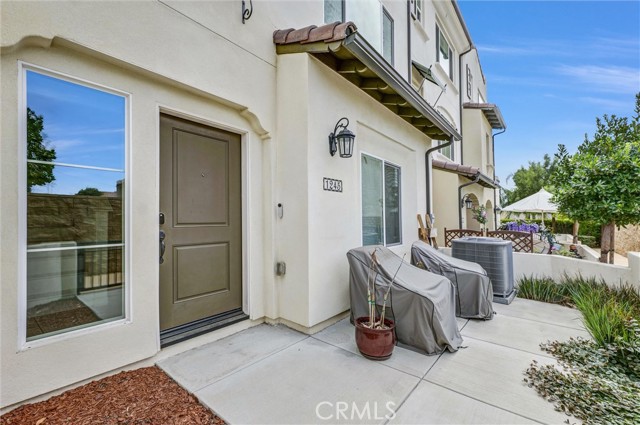 1245 Oliva, Duarte CA: https://media.crmls.org/medias/535ff098-310c-48c6-8ee6-95e2aee4f259.jpg