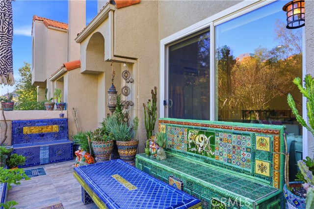 Detail Gallery Image 9 of 55 For 22350 Heritage Pass, Chatsworth,  CA 91311 - 2 Beds | 2/1 Baths