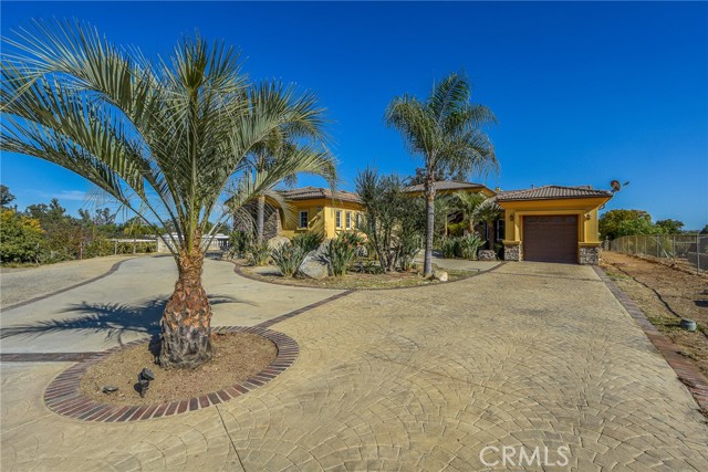 Detail Gallery Image 2 of 58 For 20730 Haines St, Perris,  CA 92570 - 5 Beds | 3/1 Baths