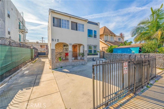 Detail Gallery Image 3 of 36 For 512 W 41st Pl, Los Angeles,  CA 90037 - 4 Beds | 2 Baths