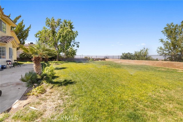 40420 Valiente Drive, Palmdale CA: https://media.crmls.org/medias/5361e6df-a513-4693-8ca7-4d08a2f60d42.jpg