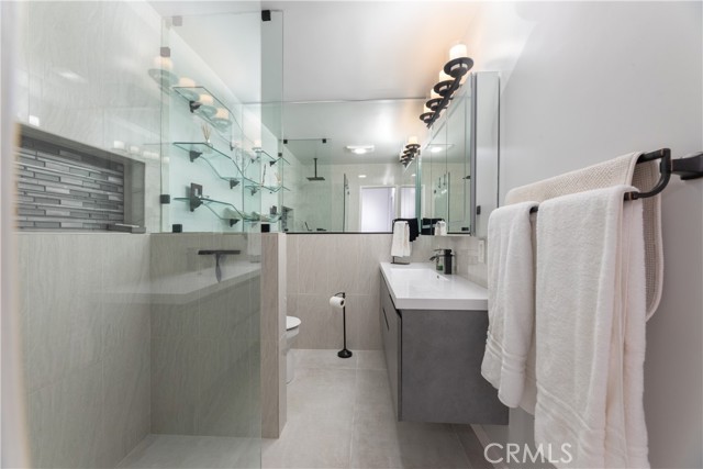 Detail Gallery Image 24 of 42 For 1404 E 1st St #5,  Long Beach,  CA 90802 - 2 Beds | 1 Baths