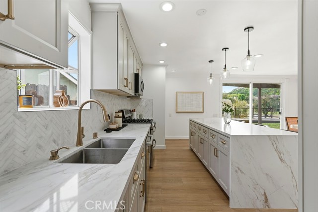 Detail Gallery Image 9 of 62 For 24308 Highlander Rd, West Hills,  CA 91307 - 3 Beds | 2 Baths