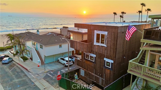 Detail Gallery Image 1 of 1 For 2800 Ocean Dr, Manhattan Beach,  CA 90266 - 3 Beds | 3/1 Baths