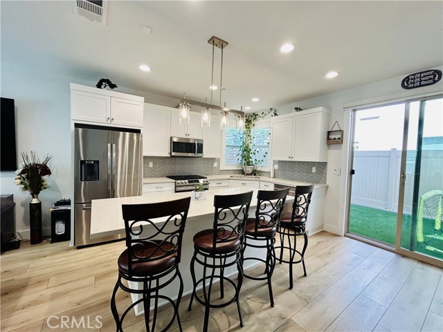 Detail Gallery Image 5 of 33 For 6512 Alondra Bld, Paramount,  CA 90723 - 4 Beds | 2/1 Baths