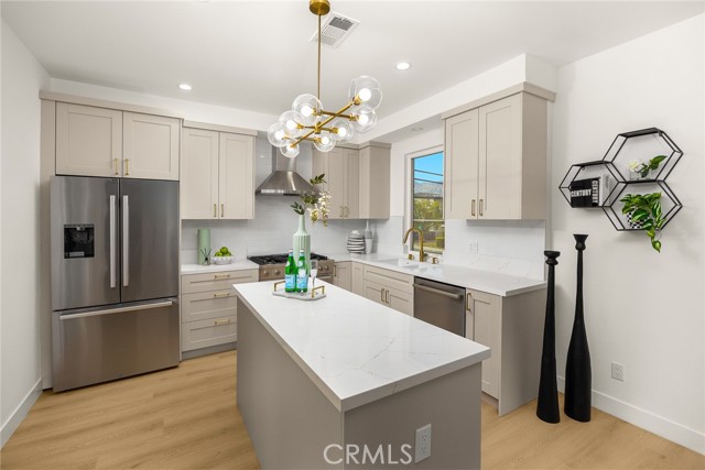 905 sunset Boulevard, Arcadia CA: https://media.crmls.org/medias/5364346b-f056-40ff-9114-722ae0035eef.jpg