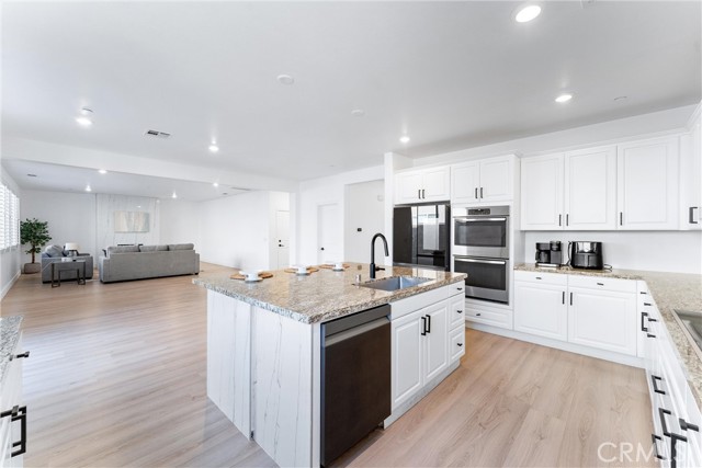 Detail Gallery Image 12 of 42 For 5305 Fulmer Ct, Jurupa Valley,  CA 91752 - 5 Beds | 4/1 Baths