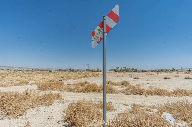 35453 Lenwood Road, Barstow CA: https://media.crmls.org/medias/5364e941-ab65-4da4-bb3d-1257d376abf1.jpg