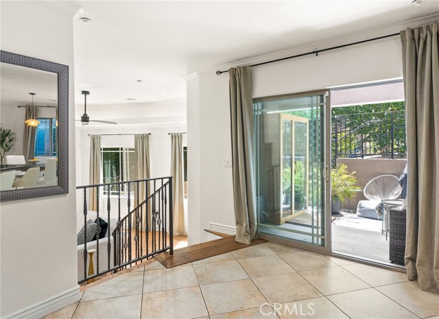 11145 Sunshine Terrace, Studio City CA: https://media.crmls.org/medias/53650849-5f82-4c7e-8d4d-441905f33128.jpg
