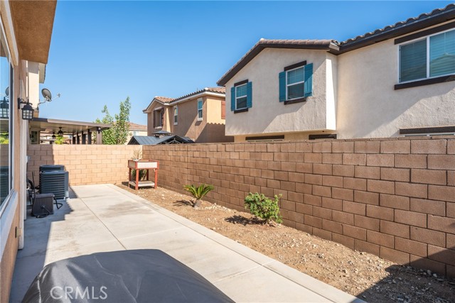 691 Lourdes Lane, Rialto CA: https://media.crmls.org/medias/5365ba3f-e414-45b1-8bf9-d18c650bda53.jpg