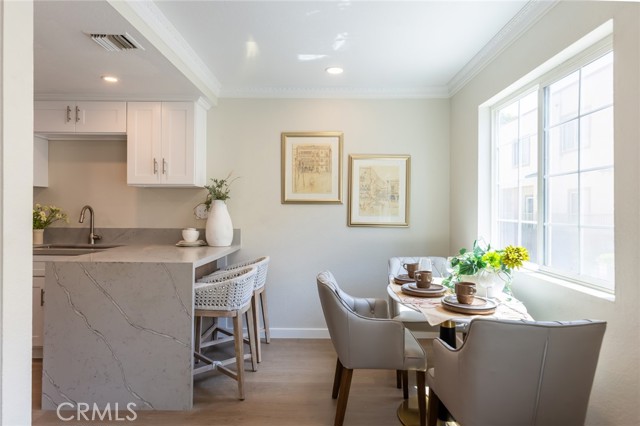 Detail Gallery Image 11 of 33 For 2349 Mira Vista Ave #C,  Montrose,  CA 91020 - 2 Beds | 2/1 Baths