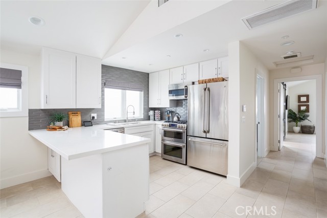 415 1/2 Marguerite Avenue, Corona del Mar CA: https://media.crmls.org/medias/53660a61-ae6f-4fc7-8b52-1c8eafae3953.jpg