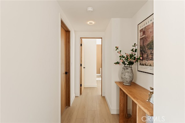 Detail Gallery Image 13 of 44 For 5105 Tendilla, Woodland Hills,  CA 91364 - 3 Beds | 2 Baths