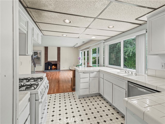 Detail Gallery Image 28 of 55 For 25582 Old Course Way, Valencia,  CA 91355 - 4 Beds | 3 Baths