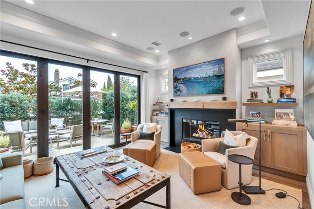 613 Larkspur Avenue, Corona del Mar CA: https://media.crmls.org/medias/5367a769-3ef4-4514-a36e-aaa3635519b7.jpg