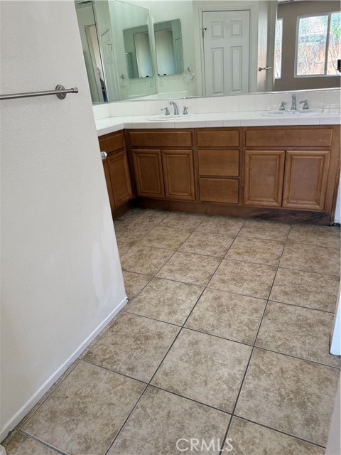 Detail Gallery Image 13 of 19 For 11946 Russell Ct, Victorville,  CA 92392 - 3 Beds | 2 Baths