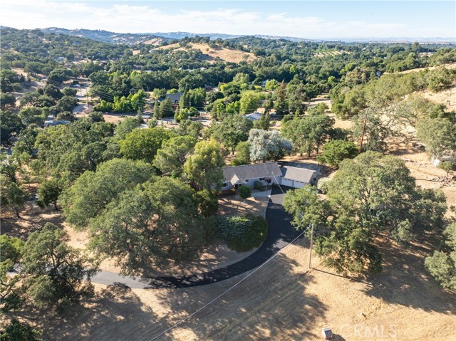 7025 San Gabriel Road, Atascadero CA: https://media.crmls.org/medias/5368f717-5638-4a22-807a-8e114454a339.jpg
