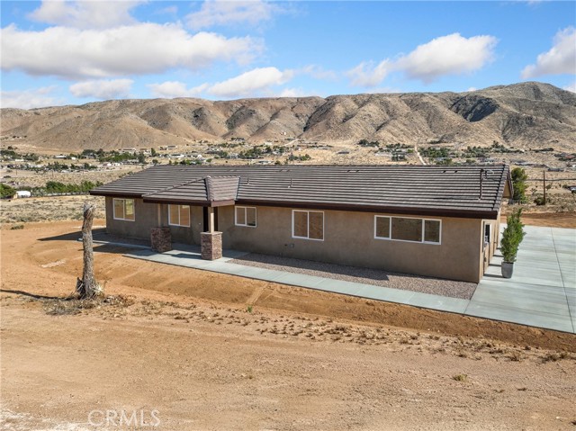 9641 Buena Vista Street, Apple Valley CA: https://media.crmls.org/medias/536972b8-cab1-44bc-ae27-6c6283213c28.jpg