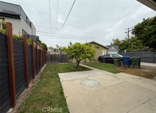 Detail Gallery Image 3 of 3 For 5442 6th, Los Angeles,  CA 90043 - 4 Beds | 3 Baths