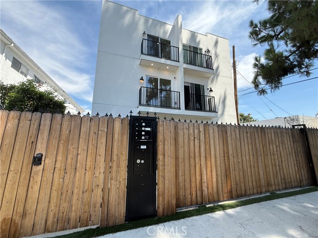 21719 Hart Street, Canoga Park CA: https://media.crmls.org/medias/5369c909-b8bc-4179-ae5f-fabf74a87426.jpg