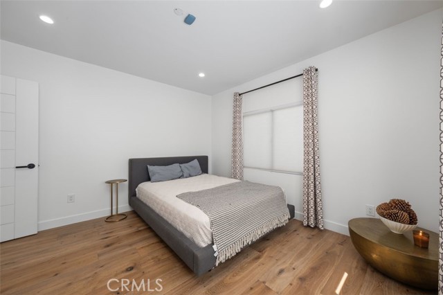 2329 Vineyard Avenue, Los Angeles CA: https://media.crmls.org/medias/536a00c6-7bae-4832-880c-23f7f43aed38.jpg