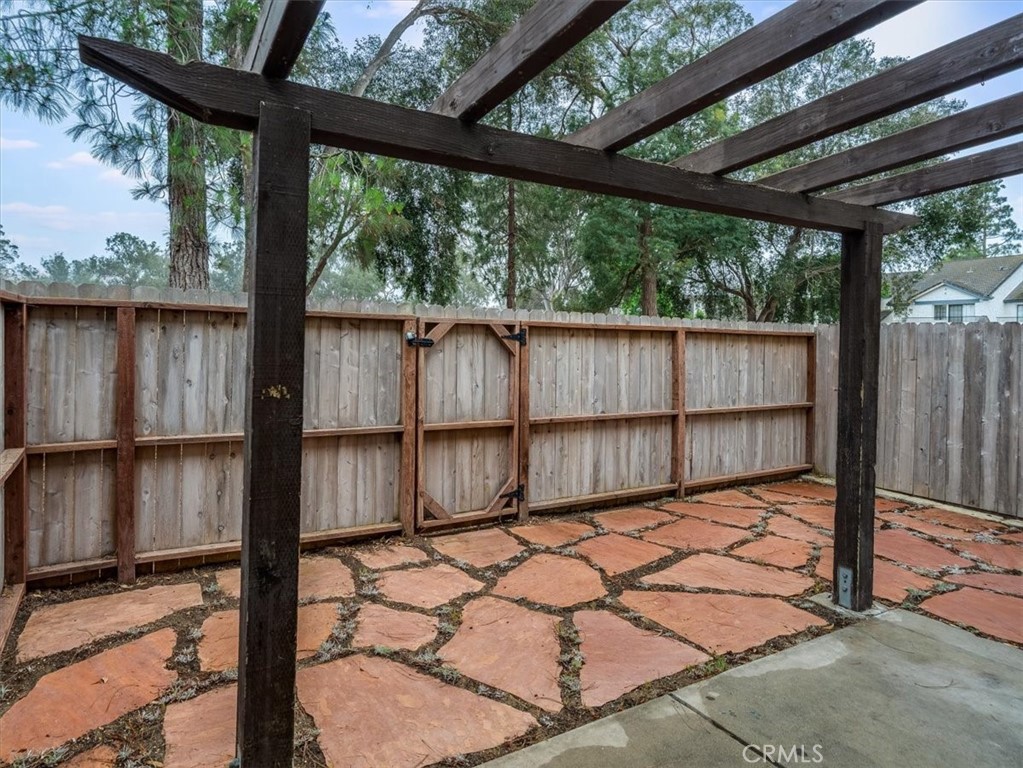 https://media.crmls.org/medias/536a7168-ab93-4c1a-928a-f02a717b80f0.jpg?preset=X-Large