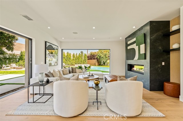 Detail Gallery Image 18 of 53 For 12415 Kling St, Studio City,  CA 91604 - 5 Beds | 6/1 Baths