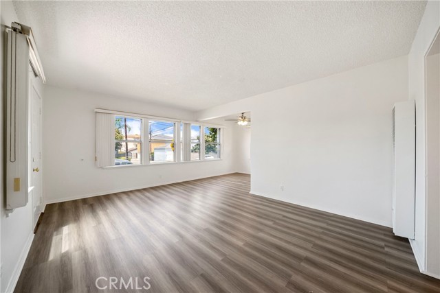 823 W 25th Street, San Pedro CA: https://media.crmls.org/medias/536b2599-0836-4812-b668-a32f4ae4fe88.jpg