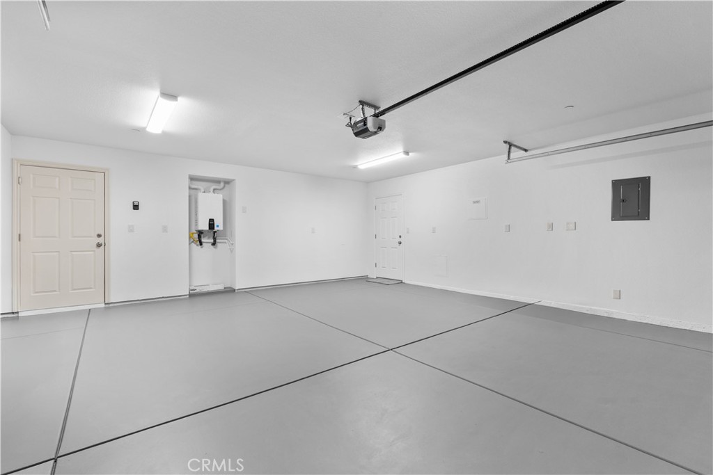 https://media.crmls.org/medias/536b53c2-d4ef-411a-a7c5-dd22f81506fc.jpg?preset=X-Large