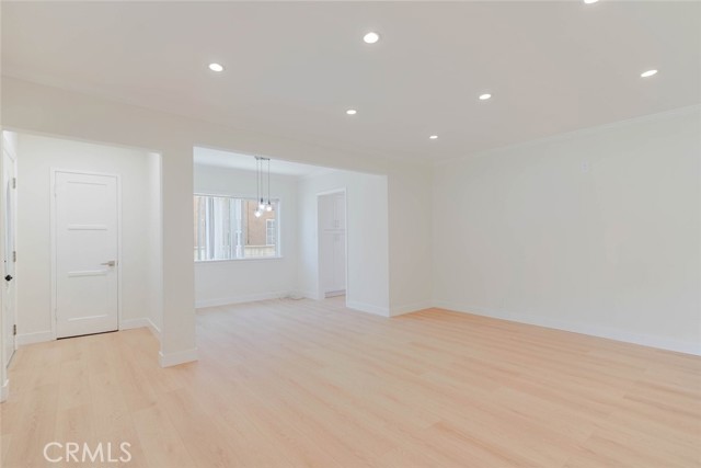 Detail Gallery Image 7 of 21 For 11246 Saticoy St, Sun Valley,  CA 91352 - 3 Beds | 2 Baths