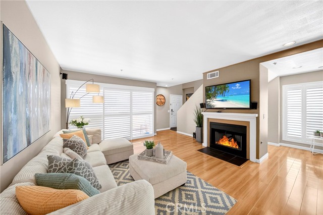 Detail Gallery Image 3 of 26 For 5342 Bishop, Cypress,  CA 90630 - 2 Beds | 2/1 Baths