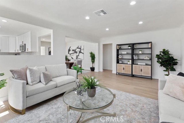 147 E 67th Way, Long Beach CA: https://media.crmls.org/medias/536c7d96-b099-4802-99ff-a628524a00f8.jpg