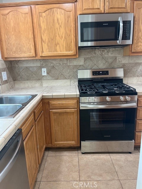 45 Golden Glen Street, Irvine CA: https://media.crmls.org/medias/536d33a4-4874-4a30-96ca-15f354fdf3bc.jpg