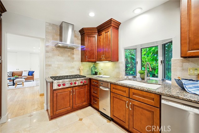 1210 Los Altos Avenue, Long Beach CA: https://media.crmls.org/medias/536d4462-5bce-4ccf-b7f7-d11e44746feb.jpg
