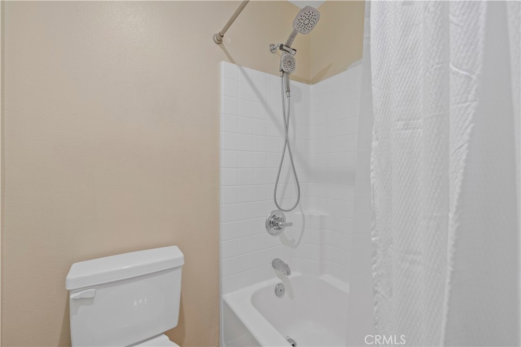 https://media.crmls.org/medias/536dd1ce-cf86-4430-8f8a-6149e3eb5914.jpg?preset=X-Large