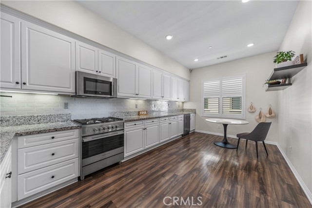 Detail Gallery Image 14 of 54 For 135 Neptune, Irvine,  CA 92618 - 2 Beds | 2/1 Baths