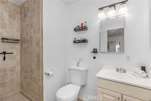 Detail Gallery Image 12 of 38 For 24131 Kittridge, West Hills,  CA 91307 - 5 Beds | 3 Baths