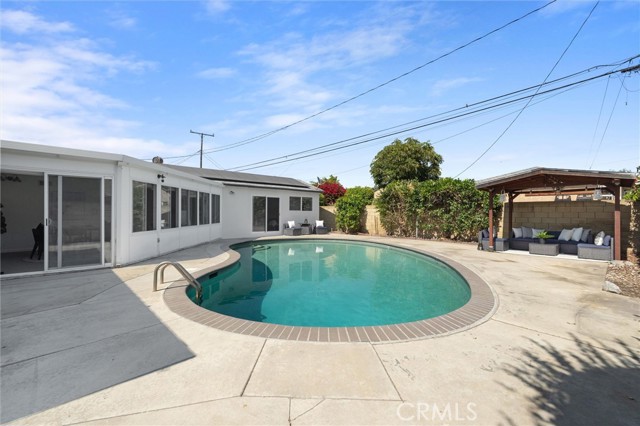 2370 Argonne Avenue, Long Beach CA: https://media.crmls.org/medias/536eb5c9-e4af-48ab-9927-179136a08de0.jpg