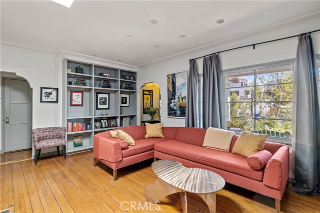 Detail Gallery Image 6 of 33 For 1701 Pier Ave, Santa Monica,  CA 90405 - 4 Beds | 2/1 Baths