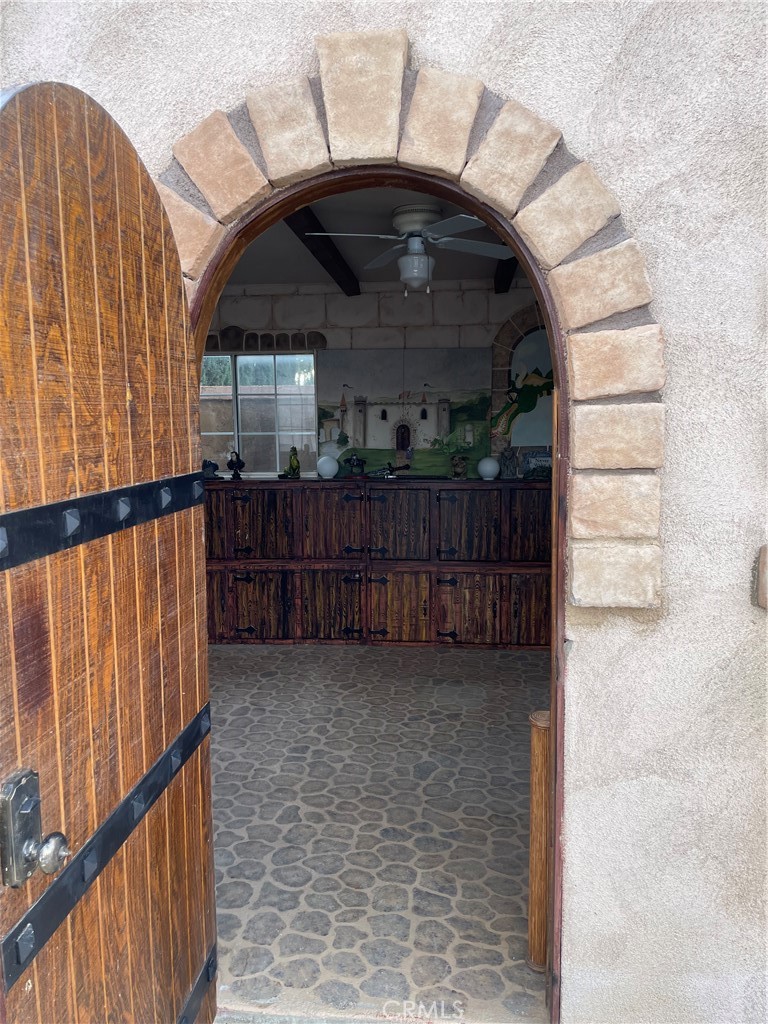 https://media.crmls.org/medias/537036ba-848b-4385-9782-7da36f9ca447.jpg?preset=X-Large