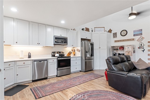 Detail Gallery Image 63 of 73 For 14260 Chinook Rd, Apple Valley,  CA 92307 - 5 Beds | 5/3 Baths