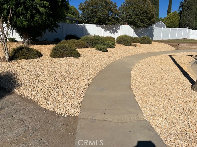 Detail Gallery Image 3 of 17 For 421 Royal Cir, Corona,  CA 92879 - 4 Beds | 2 Baths