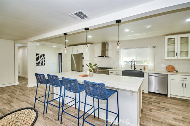 512 S Barranca Street, West Covina CA: https://media.crmls.org/medias/5371c3db-1746-41b1-adbd-e1cc893647cb.jpg