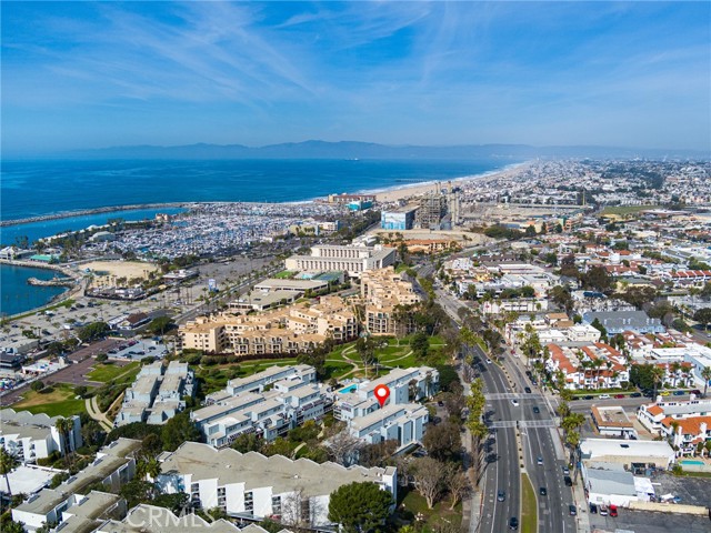 210 The Village, Redondo Beach, California 90277, 2 Bedrooms Bedrooms, ,1 BathroomBathrooms,Residential,For Sale,The Village,SB25027886