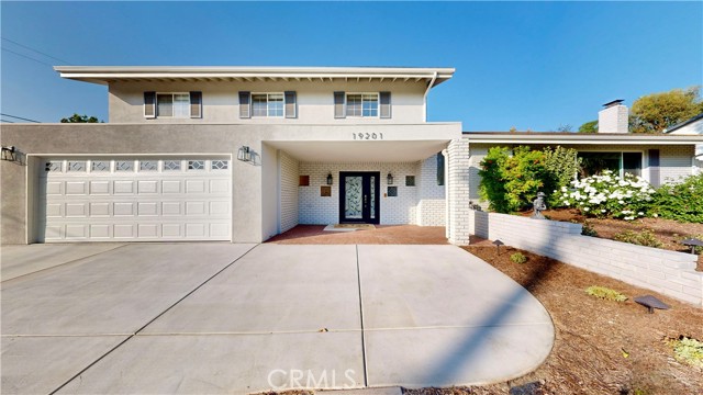 Detail Gallery Image 1 of 25 For 19201 Barrett Ln, North Tustin,  CA 92705 - 5 Beds | 3/1 Baths