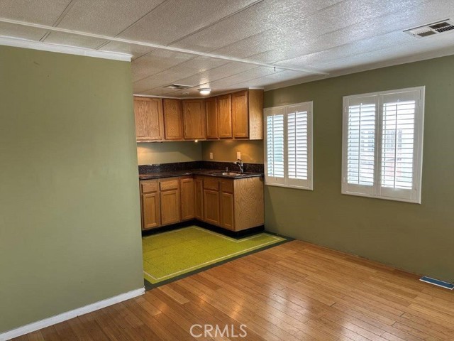 2421 sierra Highway, Rosamond CA: https://media.crmls.org/medias/5372c784-6309-42fd-a81e-d1b9cbd38dc2.jpg