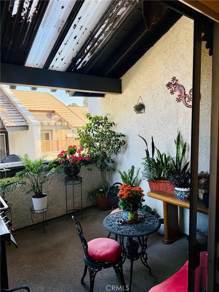 https://media.crmls.org/medias/5372dba5-6588-4f6e-8463-7d1db94f3d38.jpg?preset=X-Large