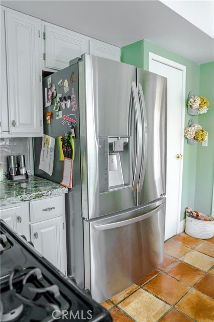 7319 Owensmouth Avenue, Canoga Park CA: https://media.crmls.org/medias/53739df1-ab33-4a37-907a-c5be3cf9ea99.jpg