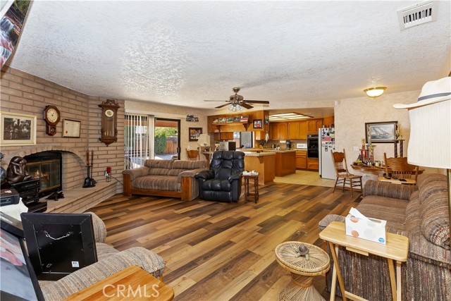 Detail Gallery Image 8 of 47 For 20407 Eyota Ln, Apple Valley,  CA 92308 - 3 Beds | 2 Baths