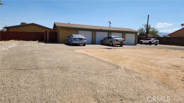 10655 Cochiti Road, Apple Valley CA: https://media.crmls.org/medias/53750ece-fce5-4590-b88e-6afe38931395.jpg